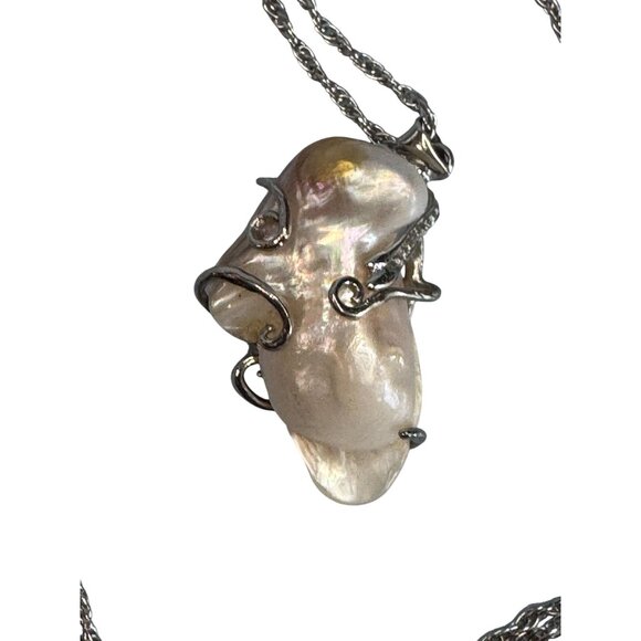 Unique Baroque Pearl Pendant Necklace With 22" Chain - Picture 3 of 8